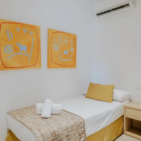 - Gabriela Santo Tomás