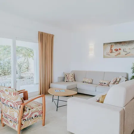 - Gabriela * Santo Tomás