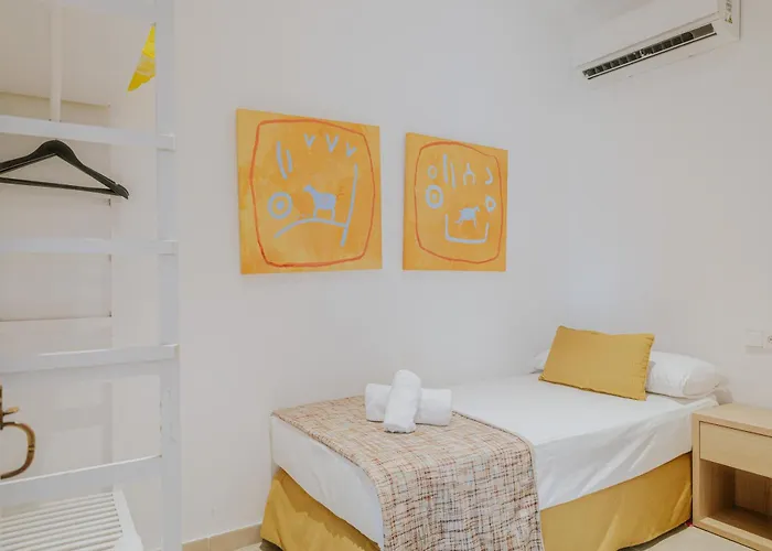 - Gabriela * Santo Tomás