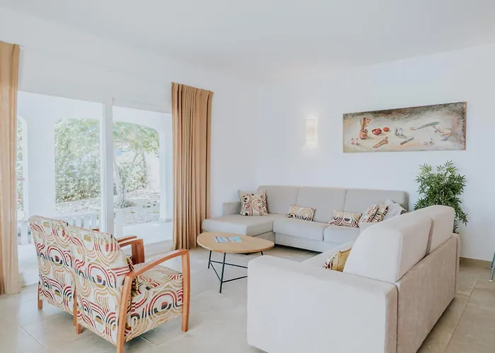 - Gabriela * Santo Tomás