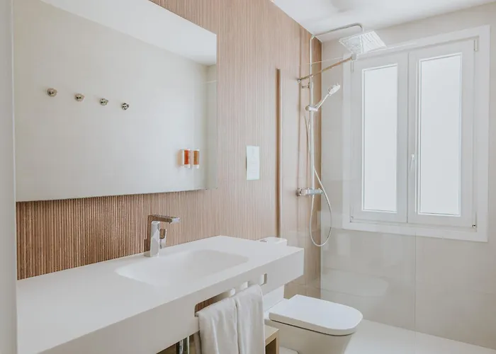 - Gabriela Santo Tomás