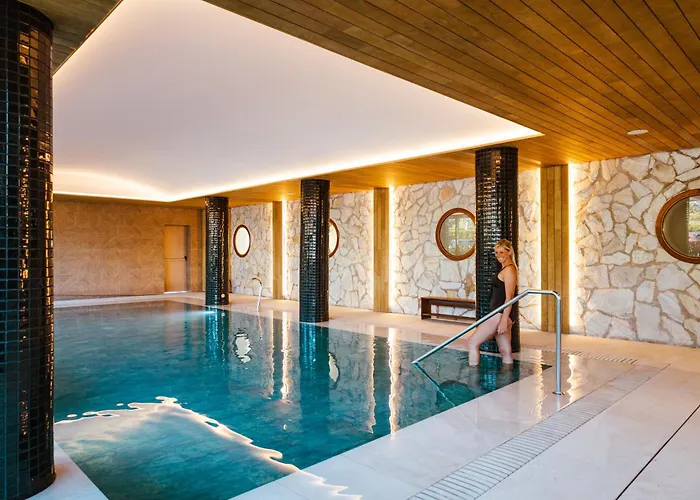 - Gabriela Santo Tomás